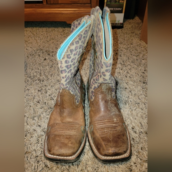 Children's size 1 Ariat Boots - Picture 2 of 4